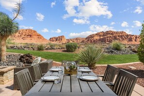 House, 4 Bedrooms | Outdoor dining