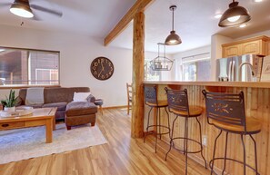 Townhome, 2 Bedrooms | Living area | Smart TV - 122 Lookout Ridge 2 Bedroom Townhouse (Dillon)