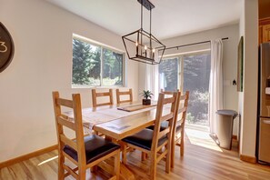 Townhome, 2 Bedrooms | Dining - 122 Lookout Ridge 2 Bedroom Townhouse (Dillon)