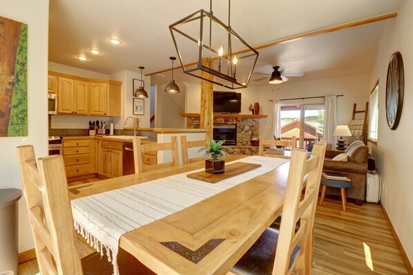 Townhome, 2 Bedrooms | Dining