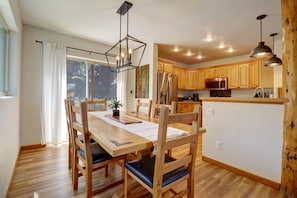 Townhome, 2 Bedrooms | Dining