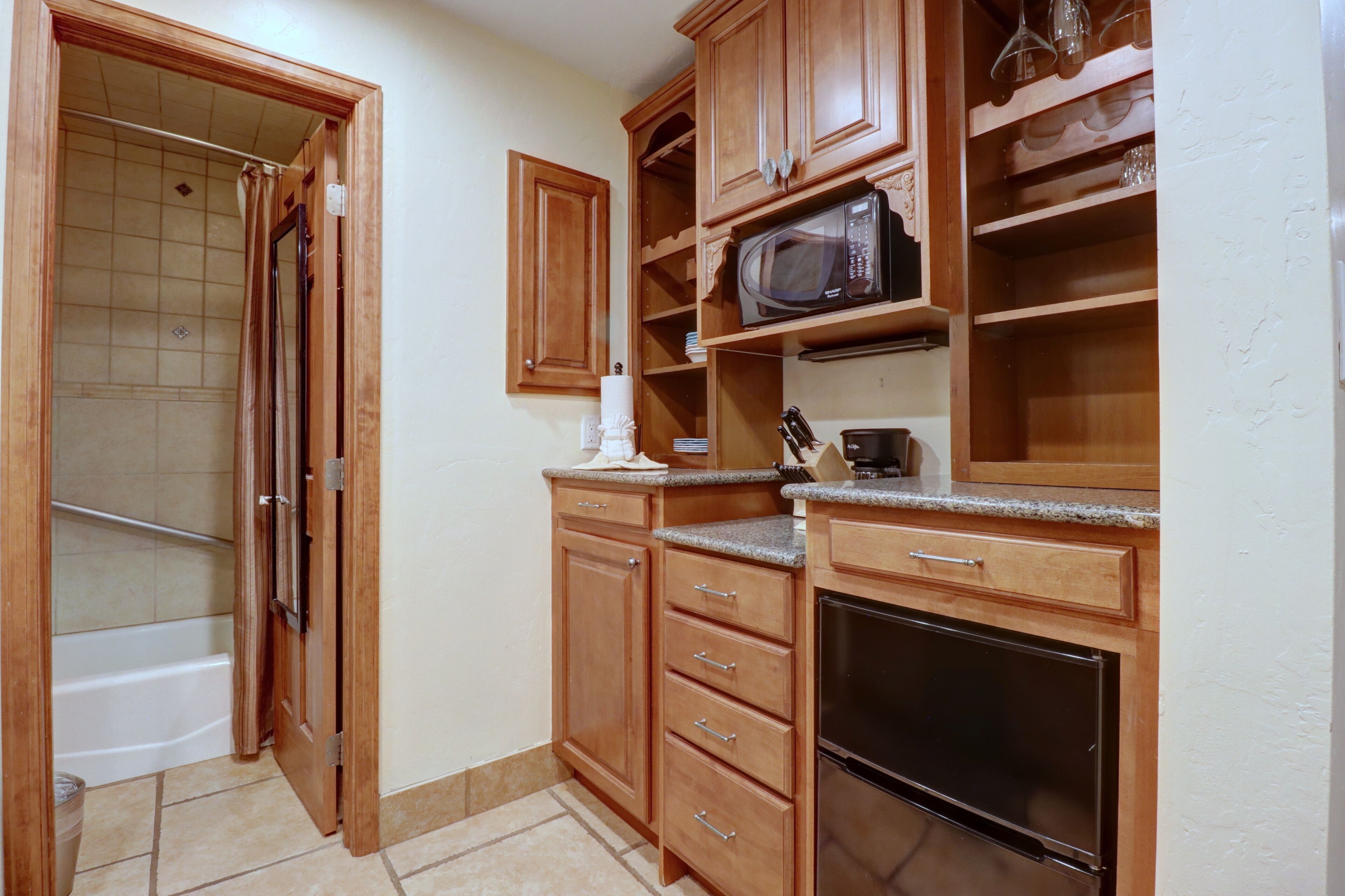 Estudio | Cocina privada | Frigorífico y cafetera o tetera