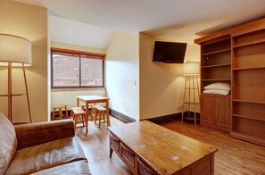 Studio | Khu phòng khách