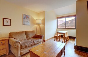Studio | Living area