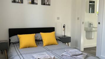 1 makuuhuone, silitysrauta/-lauta, ilmainen Wi-Fi