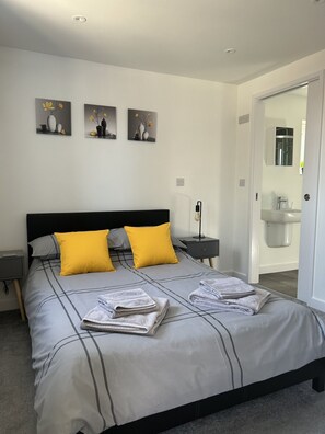 1 slaapkamer, een strijkplank/strijkijzer, gratis wifi