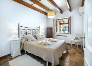 5 Schlafzimmer, Zimmersafe, Bügeleisen/Bügelbrett, Reisekinderbett