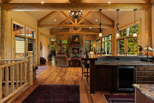 Big Sky Meadow Private Retreat w/ Hot Tub