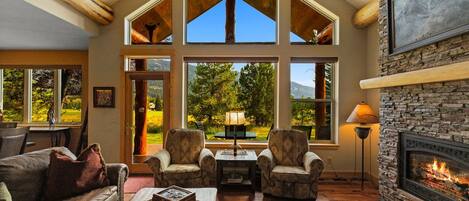 TV, caminetto, studio