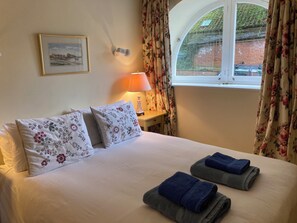 1 bedroom, desk, iron/ironing board, internet