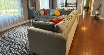 Spacious 2 Bedroom Upstairs Apt in Lexington / Mansfield Monthly Rates Available