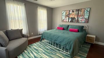 2 bedrooms, internet, bed sheets