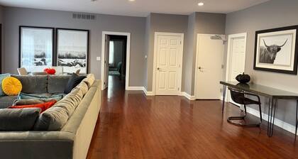 Spacious 2 Bedroom Upstairs Apt in Lexington / Mansfield Monthly Rates Available