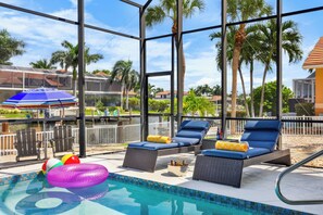 A heated pool - Florida-Style Home | Pool, Kayak, Bikes, & Ping Pong (Marco Island)