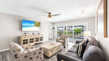 Smart TV, table tennis