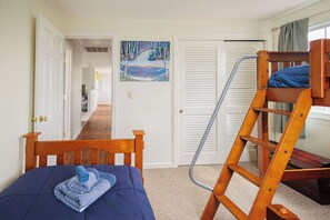2 bedrooms, iron/ironing board, internet, bed sheets