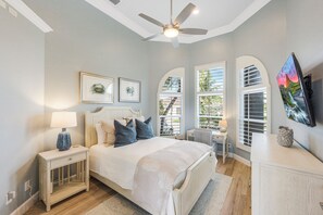 4 bedrooms, desk, iron/ironing board, WiFi