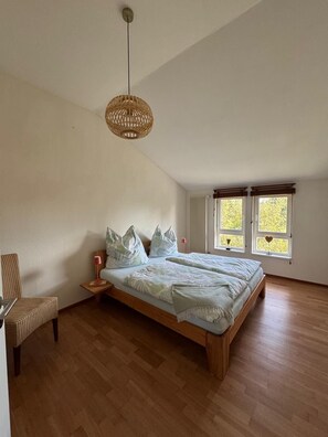 2 bedrooms, desk, free WiFi, bed sheets