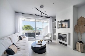 Living area - Marina Suite (Porto Cheli)