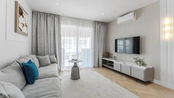 Departamento de lujo, 1 habitación, vista parcial al océano | Decoración personalizada y muebles diferentes