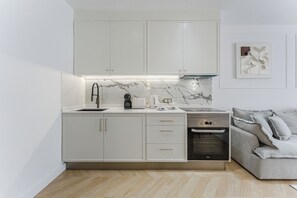 Luxury Apartment, 1 Bedroom, Partial Ocean View | Private kitchen
