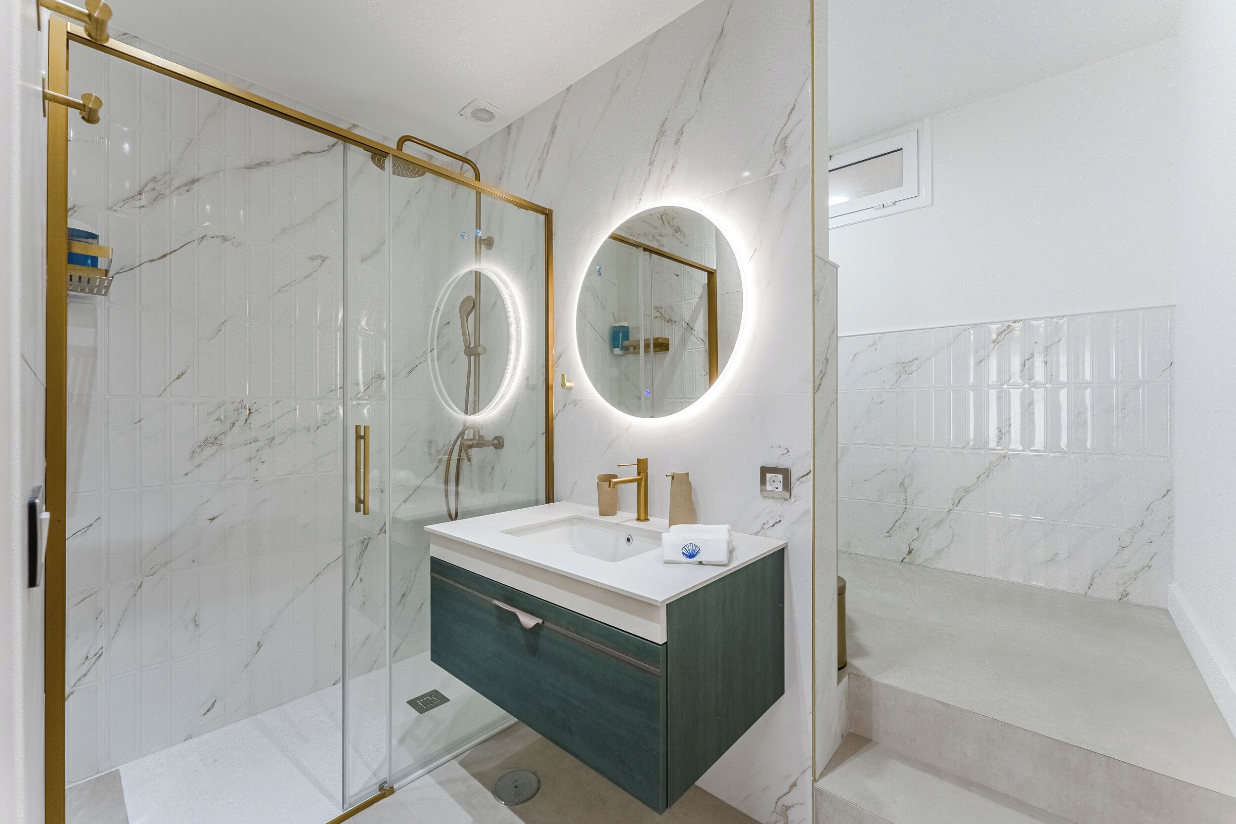 Signature Apartment, 2 Bedrooms, Courtyard View | Bathroom