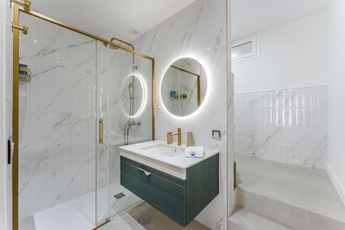 Signature Apartment, 2 Bedrooms, Courtyard View | Bathroom
