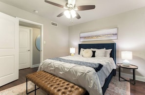 1 bedroom, iron/ironing board, WiFi, bed sheets - The Flamingo | Whimsical | Central AUS | Sleeps 5 (Austin)