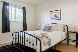 1 bedroom, iron/ironing board, WiFi, bed sheets - Rancho | Modern Rustic Vibes | Central Austin (Austin)