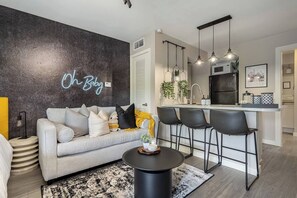 テレビ、書斎 / ワークスペース