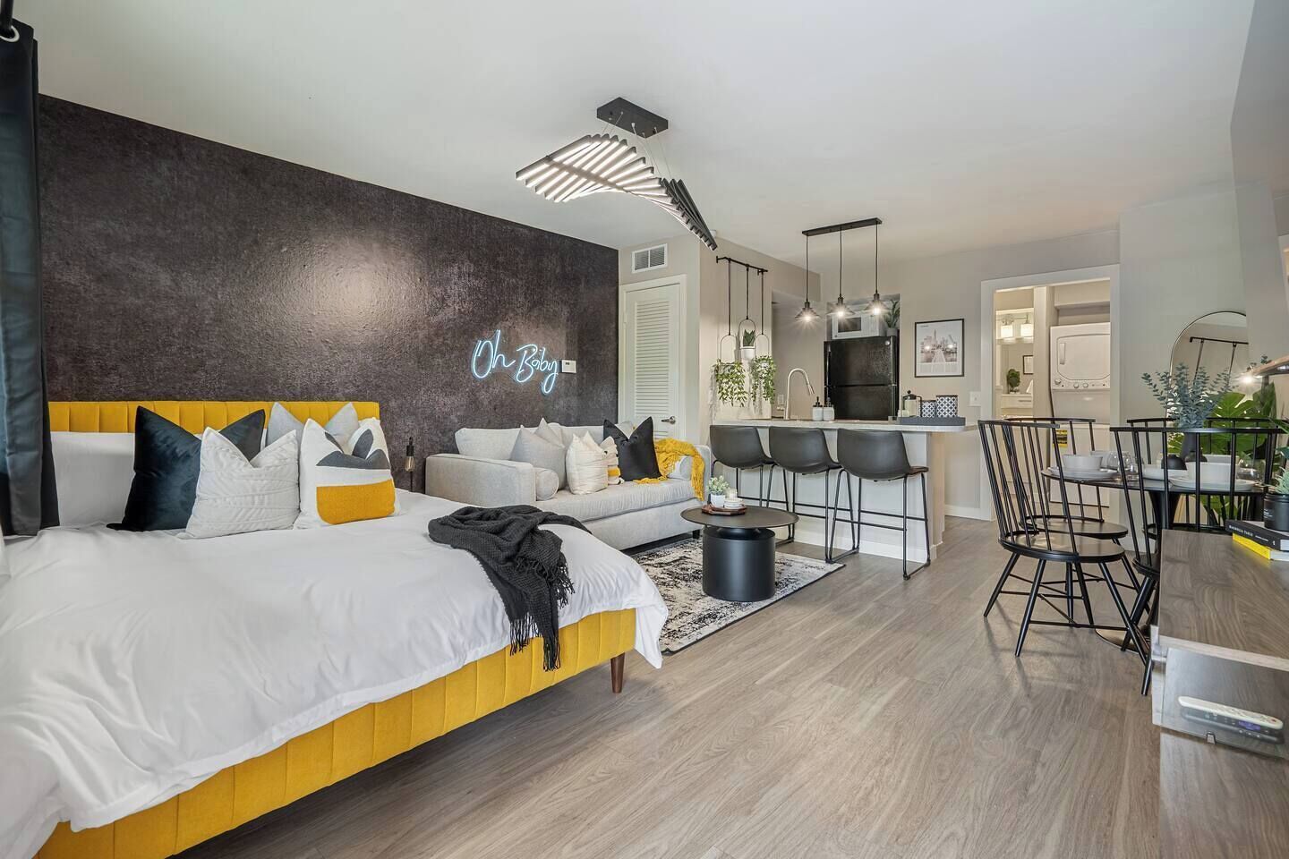 مكواة/لوح كي وواي فاي وملاءات أسرّة