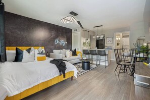 Iron/ironing board, WiFi, bed sheets