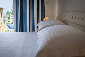Superior-Dreibettzimmer | Daunenbettdecken, Minibar, Zimmersafe, Schreibtisch