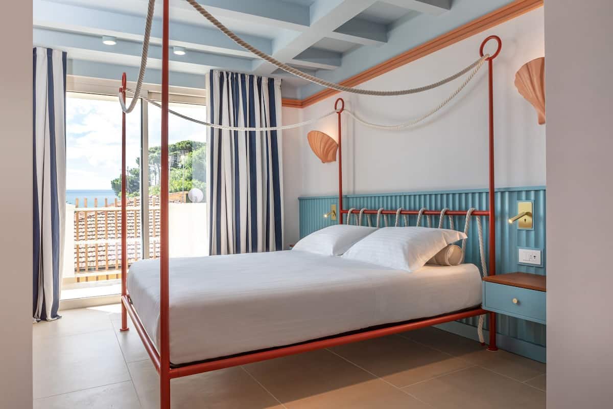 Suite, Sea View | In-room safe, desk, blackout drapes, soundproofing