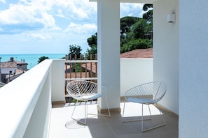 Deluxe Suite, Sea View | Terrace/patio