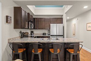 Fridge, microwave, oven, stovetop - Walk, Swim, Sleep, Repeat – Alerio E202 (Miramar Beach)