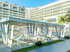 Exterior - Spacious 3-bedroom, 3.5-bath residence in Garza Blanca Resort & Spa Cancun (Cancún)