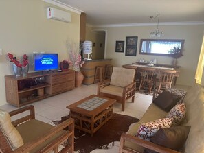 Living area - Cozy Flat in a 4-Star Farm Hotel in Portal de Gravatá (Gravatá)