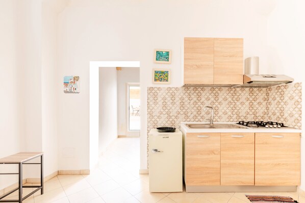 Fridge, stovetop, electric kettle, toaster