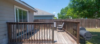 The San Antone Home for 6