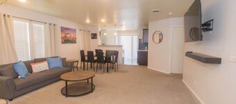 The San Antone Home for 6