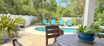New 4 bedroom- St. George Island Pet Freindly