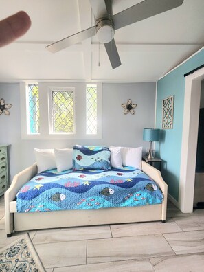 Schreibtisch, Bügeleisen/Bügelbrett, WLAN