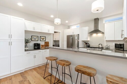 Ram’s Roost | Rooftop Hot Tub, Patio & Family Fun