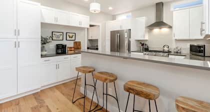 Ram’s Roost | Rooftop Hot Tub, Patio & Family Fun