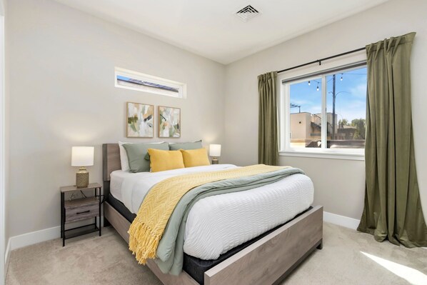 3 bedrooms, desk, iron/ironing board, travel crib