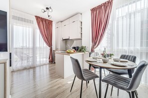 Premier-Apartment, 1 Schlafzimmer, Balkon | Eigene Küche