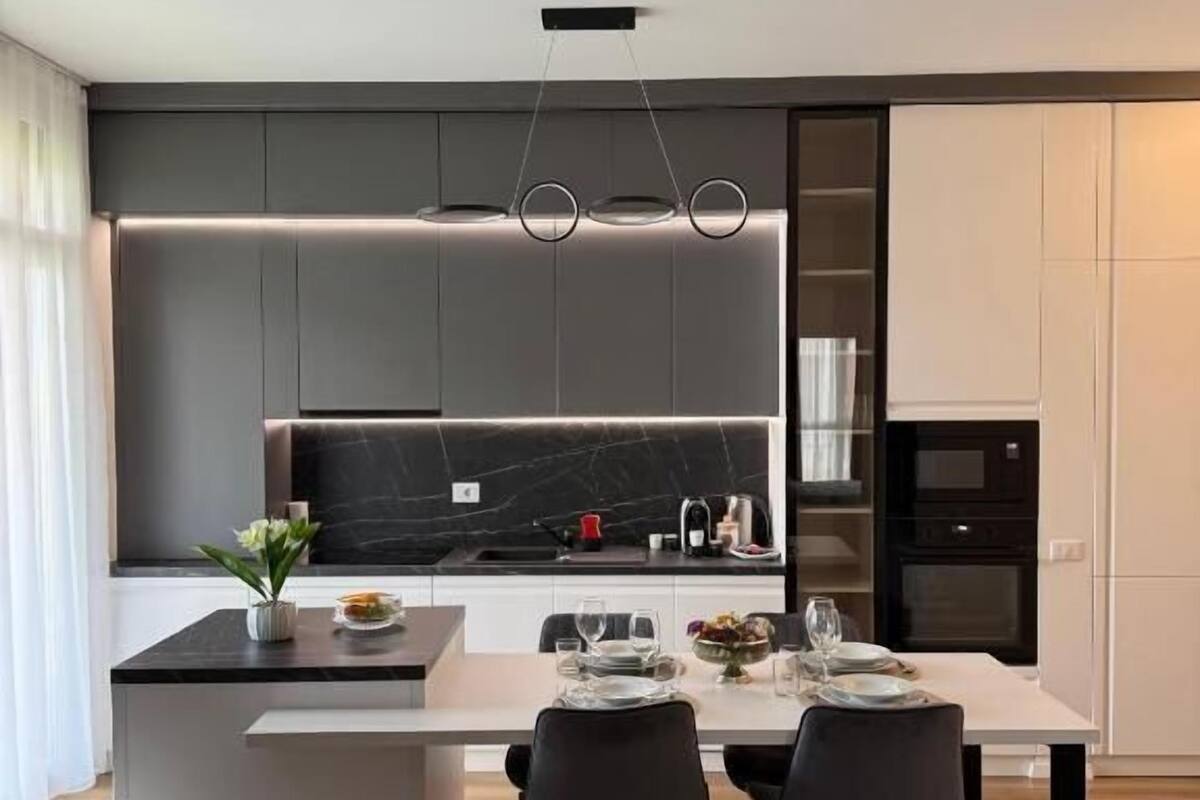 Deluxe Apartment, 2 Bedrooms, Balcony | Laptop workspace, iron/ironing board, free WiFi