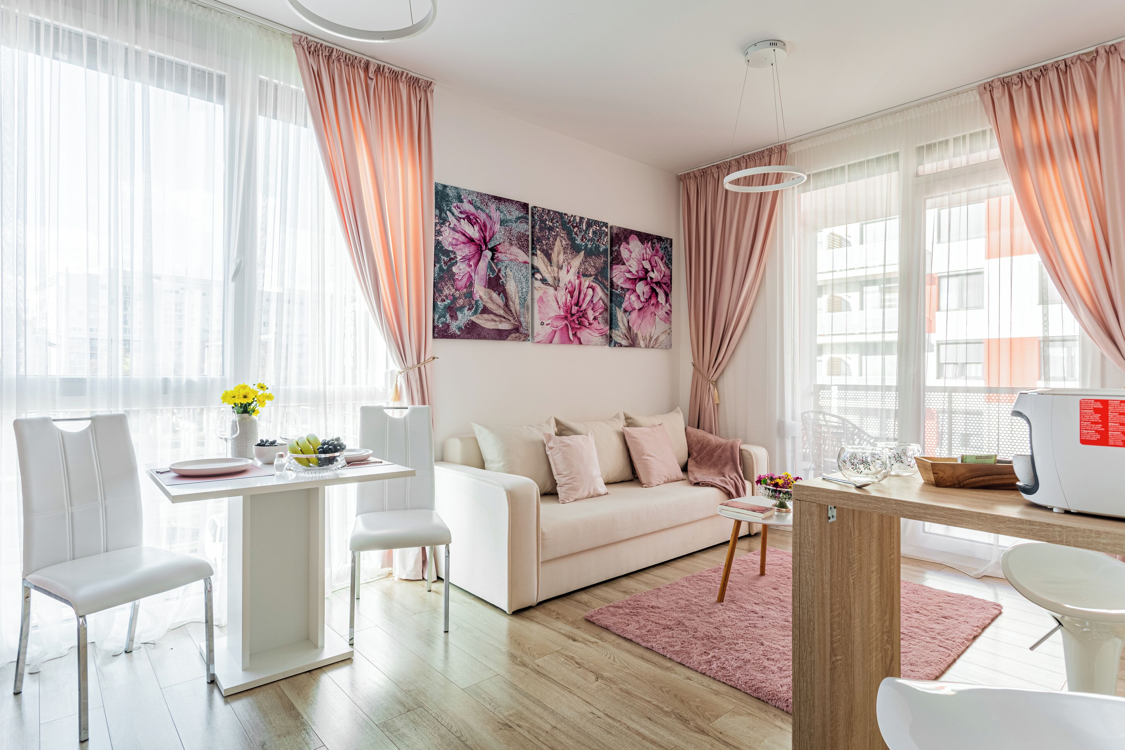 Deluxe Apartment, 1 Bedroom | Living area | 40-cm flat-screen TV with cable channels