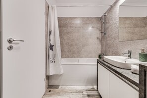 Apartment, 1 Schlafzimmer, Balkon | Badezimmer